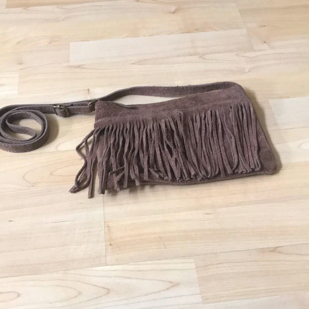 Small side bag ( adjustable). In great condition.